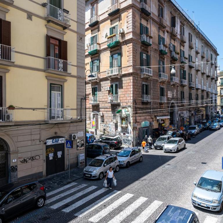 La Cattedrale Grand Apartments Naples Cathedral Historic Center - Camera Queen con Balcone - 14