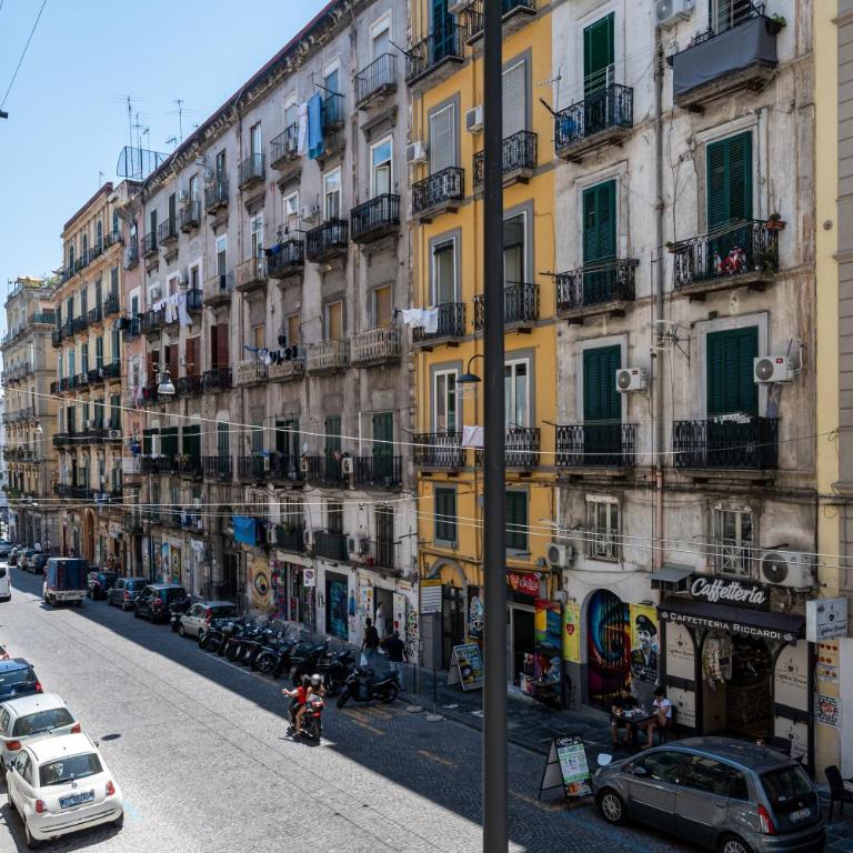 La Cattedrale Grand Apartments Naples Cathedral Historic Center - Camera Queen con Balcone - 15
