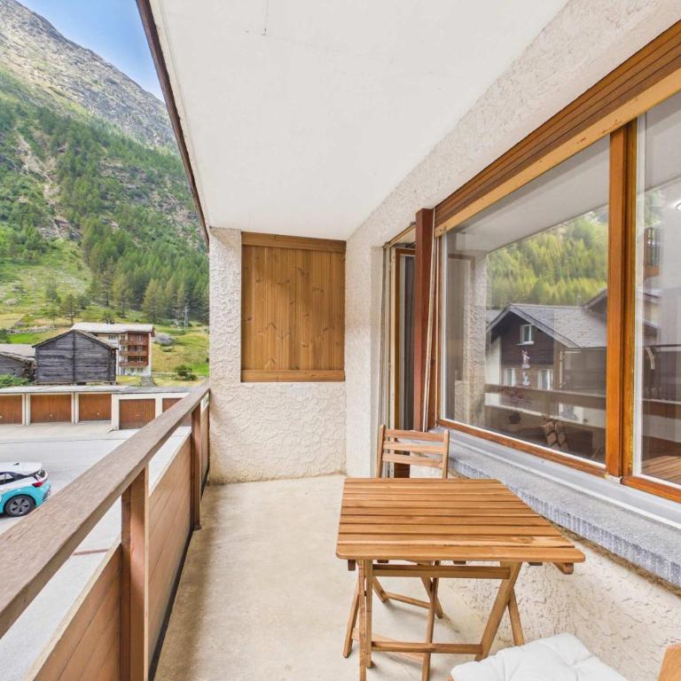 Cozy Alpine Escape for Families & Groups near Saas - Apartment - 11