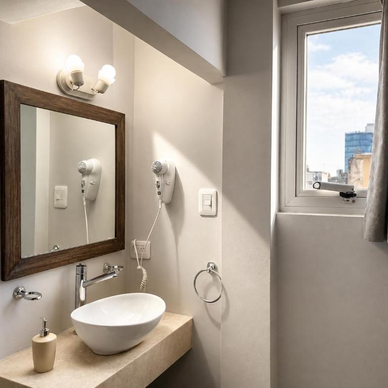 Hotel Lyon by MH - Habitación Cuádruple con terraza - 7