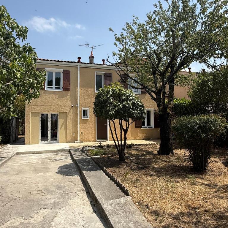 Villa Occitane - Elegant 6 Bedroom House with Garden - Seven-Bedroom House - 15