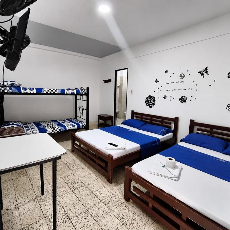 Hotel Nuevo Astoria Neiva - Habitación Familiar con baño privado - 1