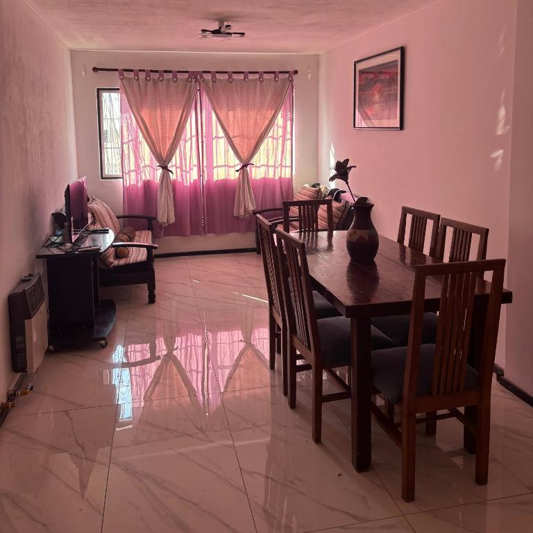 Amplio departamento en ciudad de Mendoza - Three-Bedroom Apartment - 2