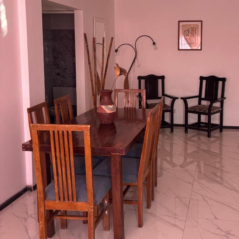 Amplio departamento en ciudad de Mendoza - Three-Bedroom Apartment - 3