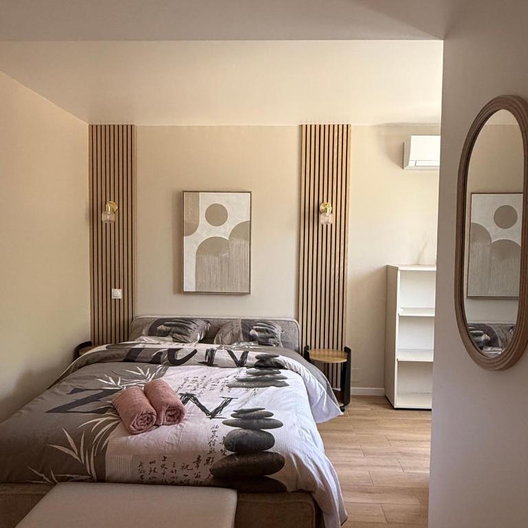 Villa Occitane - Elegant 6 Bedroom House with Garden - Seven-Bedroom House - 4