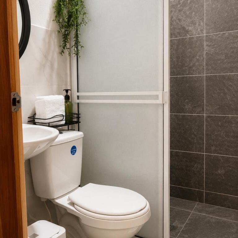 Moderno y amplio apartamento en el centro de Cali - Three-Bedroom Apartment - 14