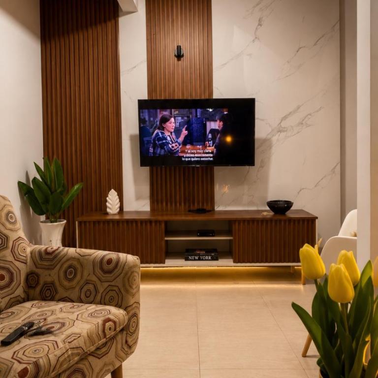 Moderno y amplio apartamento en el centro de Cali - Three-Bedroom Apartment - 3