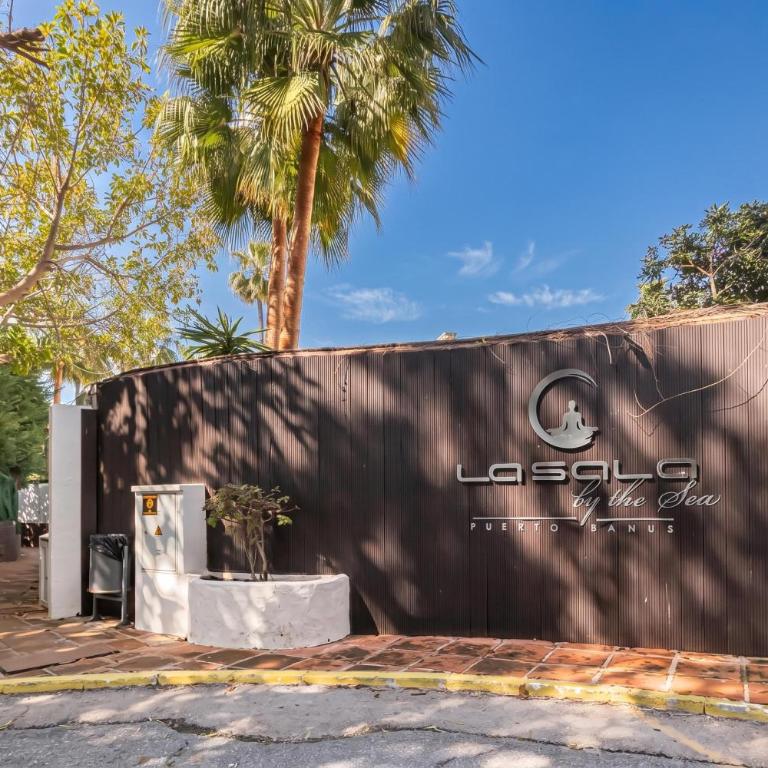 Puerto Banus Near La Sala By The Sea - Happy Rentals - Deluxe Apartment - 2