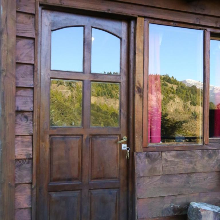Cabañas en Bariloche con vistas a la montaña, parrilla y cochera - Chalet - 14