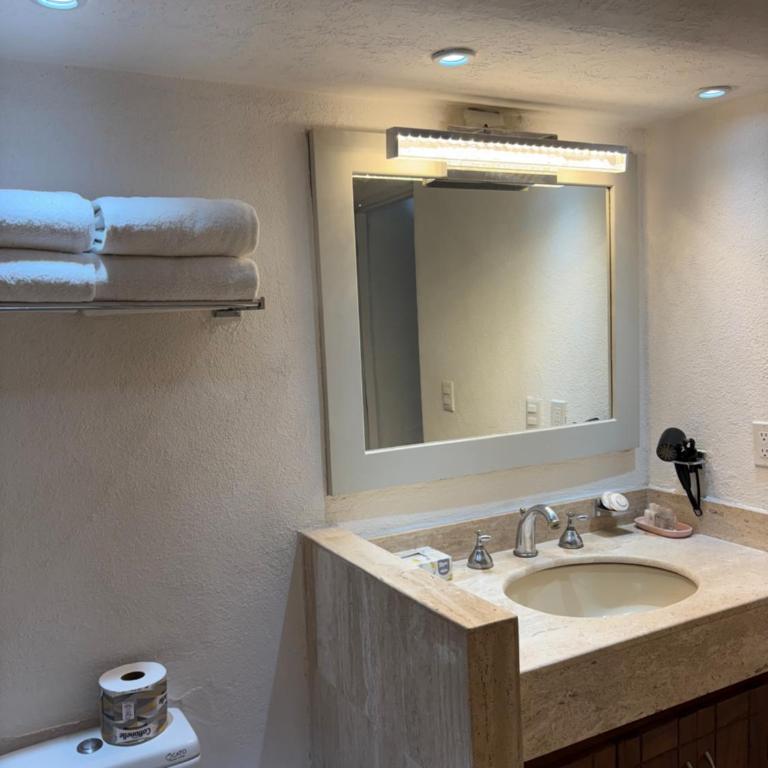 Velas Vallarta Ocean Front Resort - Apartamento con vistas y balcón - 20