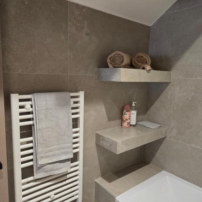 Maison avec jacuzzi aux portes d'Annecy 5 min - Maison 4 Chambres - 20