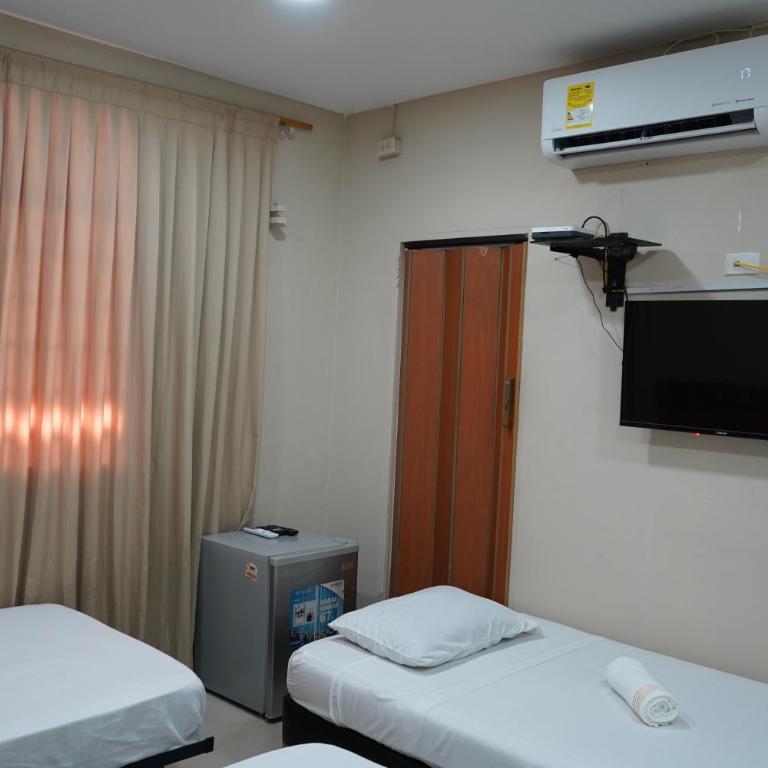 Casa Mango - Quadruple Room with Private External Bathroom - 6