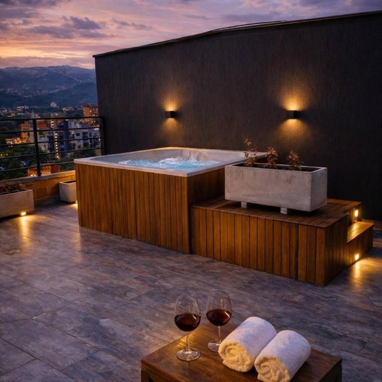 Luxury PH Whirlpool Tub AC Fast WiFi - Apartment - 14