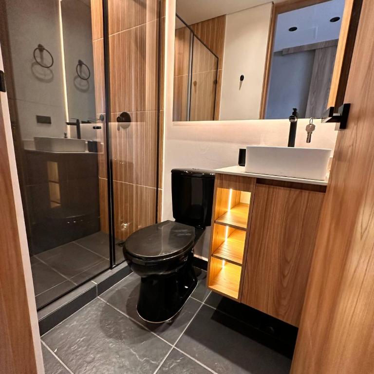 Luxury PH Whirlpool Tub AC Fast WiFi - Apartment - 16