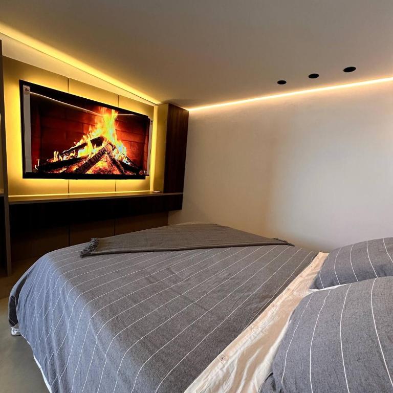 Luxury PH Whirlpool Tub AC Fast WiFi - Apartment - 20