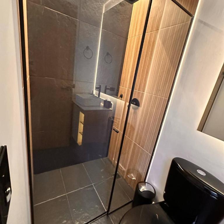 Luxury PH Whirlpool Tub AC Fast WiFi - Apartment - 29