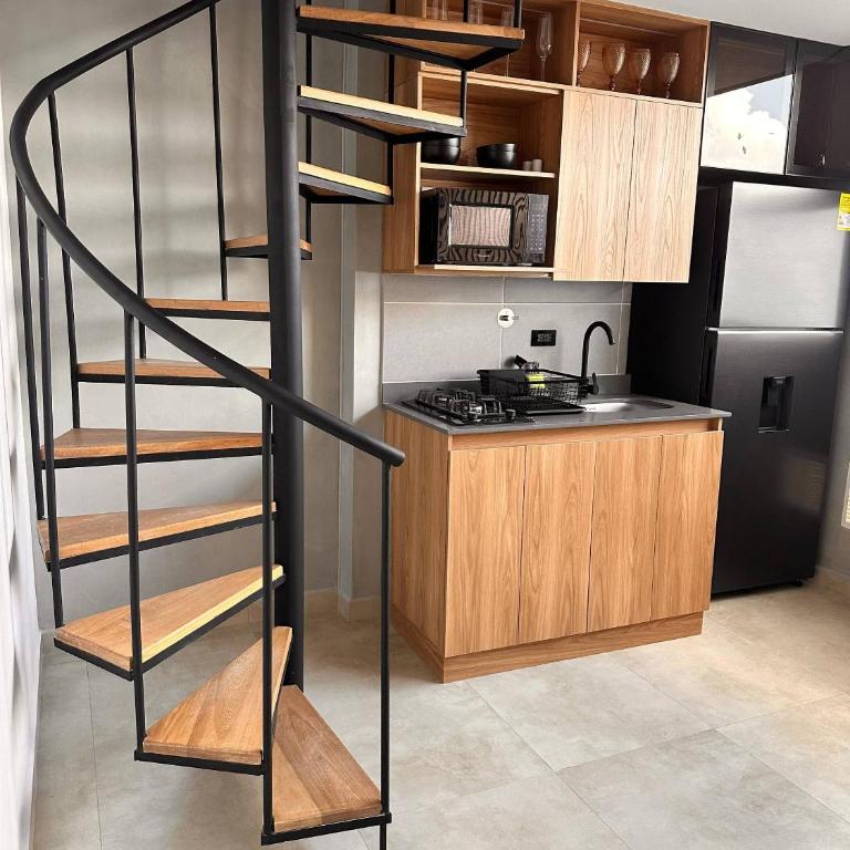 Luxury PH Whirlpool Tub AC Fast WiFi - Apartment - 31