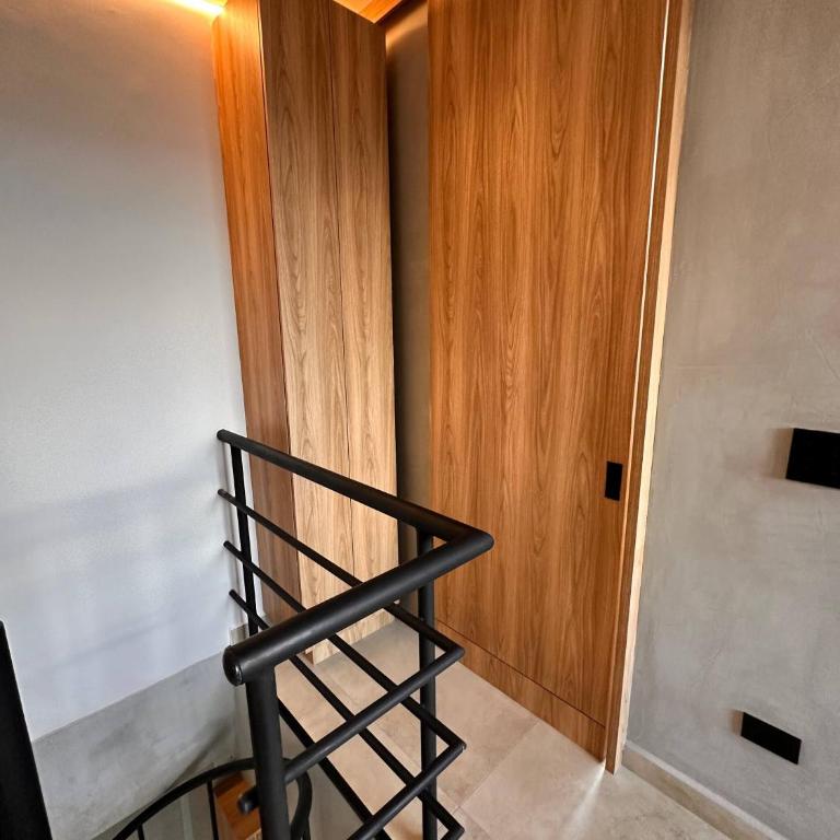 Luxury PH Whirlpool Tub AC Fast WiFi - Apartment - 33