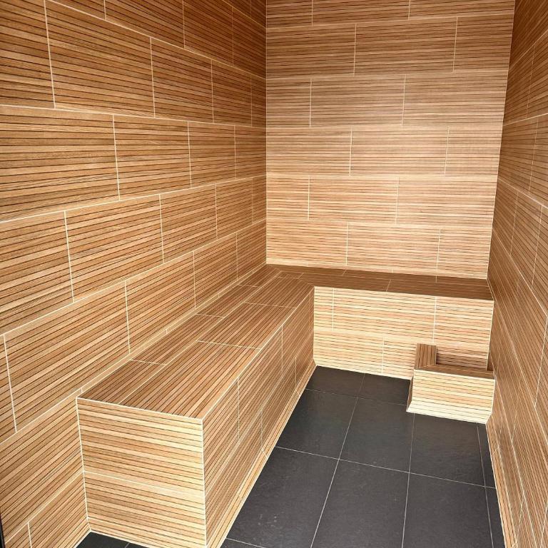 Luxury PH Whirlpool Tub AC Fast WiFi - Apartment - 43