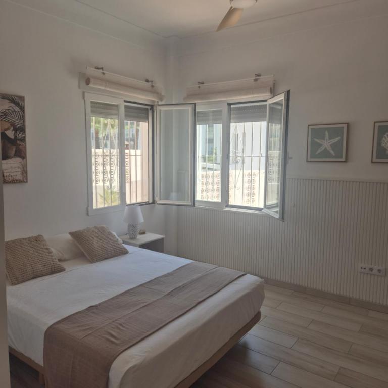 Mediterranean Beach Retreat Spacious 2 Bedroom Home with Patio and Sea Views - Haus mit 2 Schlafzimmern - 2