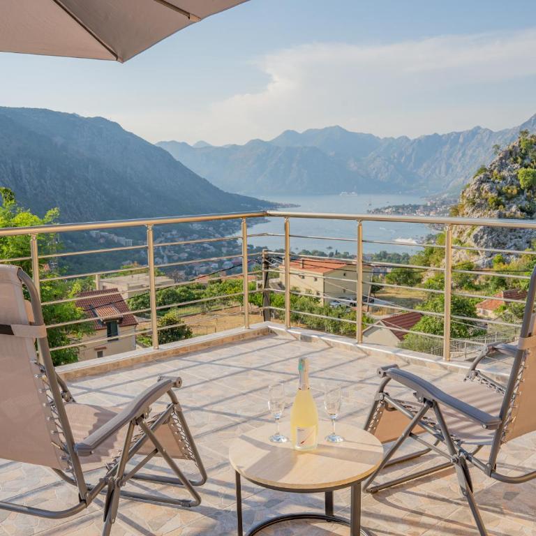 Boka MAJESTIC Apartment - Three-Bedroom Apartment - 1