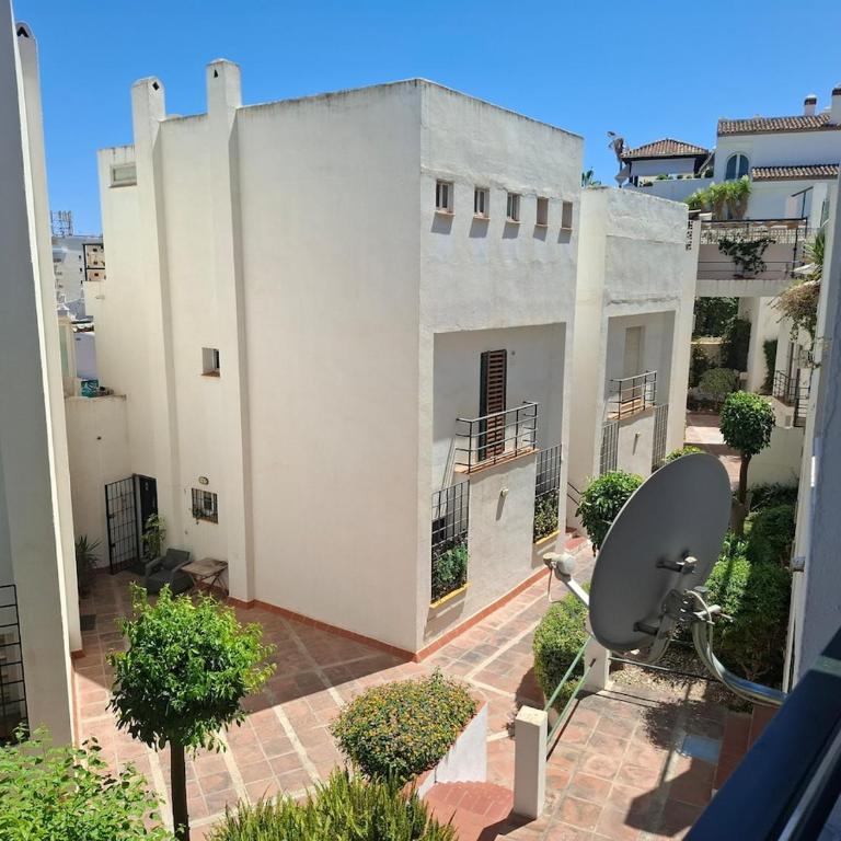 2BR Apartment & Pool & Terrace & Walk to Beach - Apartamento Deluxe de 2 dormitorios con vistas al jardín - 34