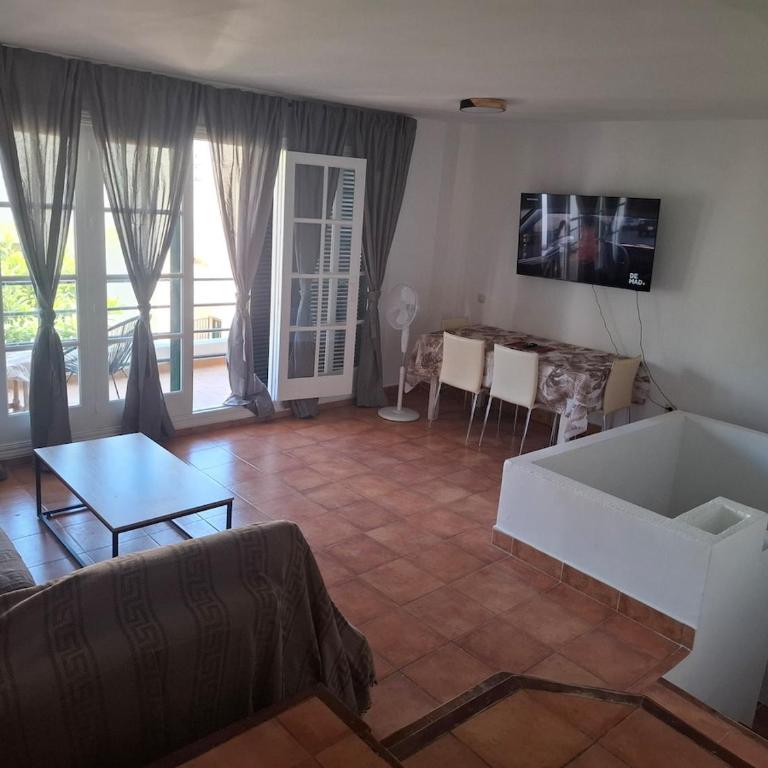 2BR Apartment & Pool & Terrace & Walk to Beach - Apartamento Deluxe de 2 dormitorios con vistas al jardín - 23