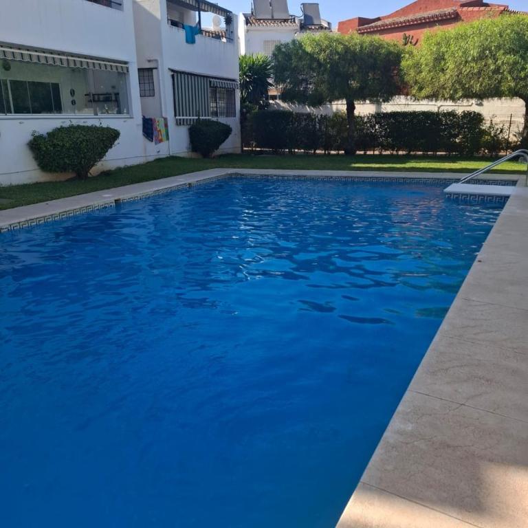 2BR Apartment & Pool & Terrace & Walk to Beach - Apartamento Deluxe de 2 dormitorios con vistas al jardín - 11
