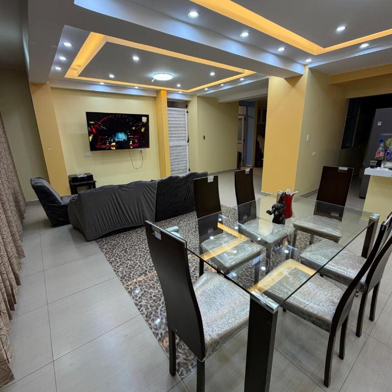 Departamento Amoblado cerca al Hospital Carrión - Three-Bedroom Apartment - 1