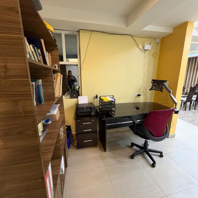 Departamento Amoblado cerca al Hospital Carrión - Three-Bedroom Apartment - 8