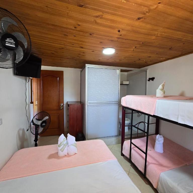 Hotel El Balcon de madera - Habitación Cuádruple con balcón - 3