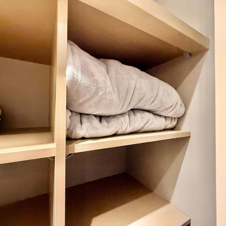 New and modern excellent connectivity - Apartment - 10