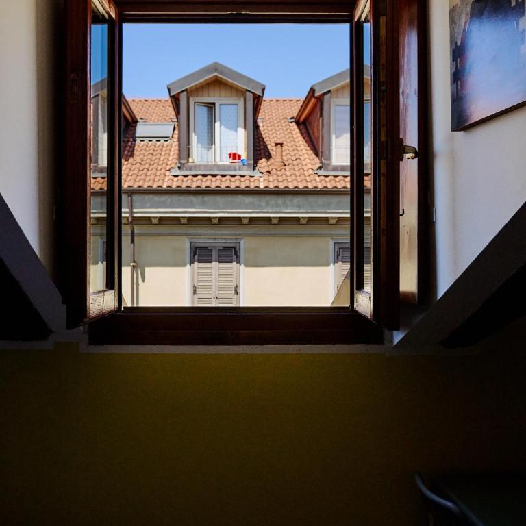 Simple apartment a stone's throw from Porta Susa - One-Bedroom Apartment - 15