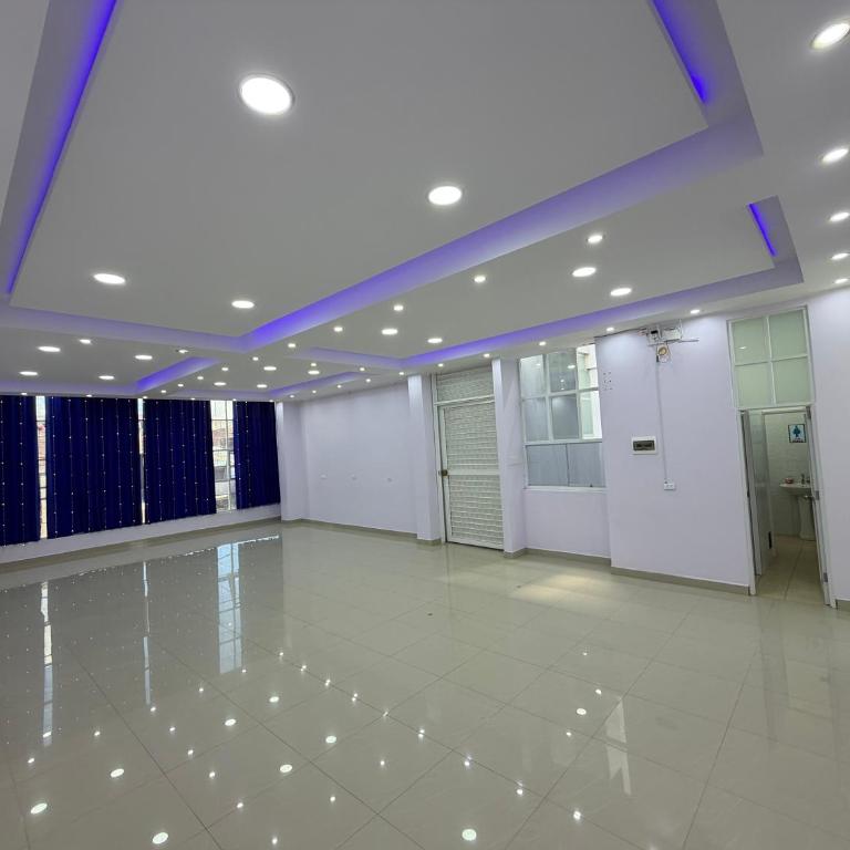 Departamento Amoblado cerca al Hospital Carrión - Three-Bedroom Apartment - 9