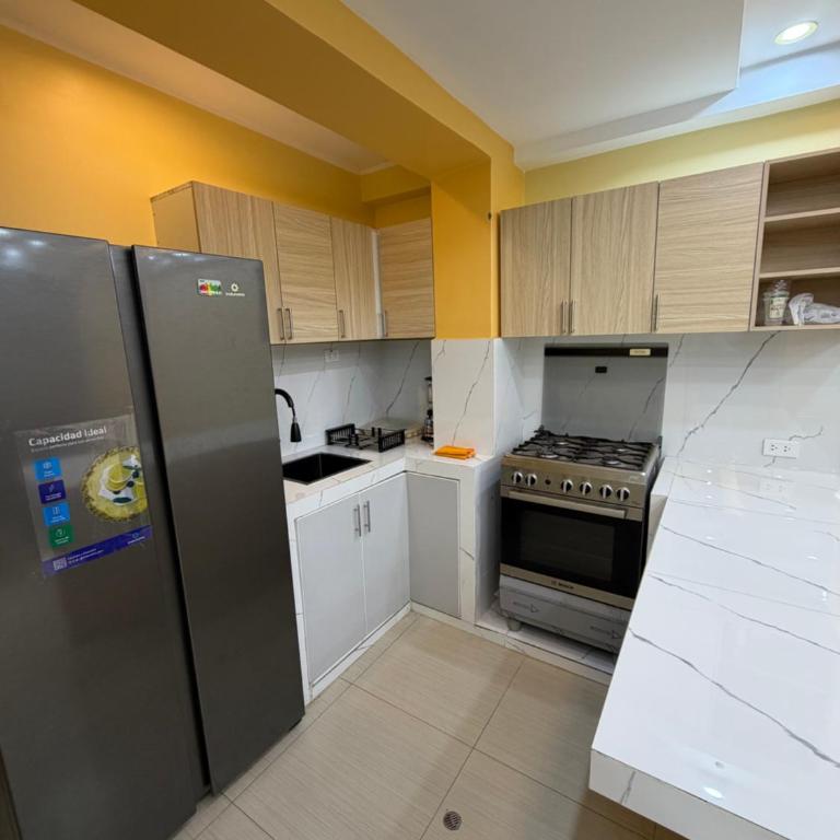 Departamento Amoblado cerca al Hospital Carrión - Three-Bedroom Apartment - 3