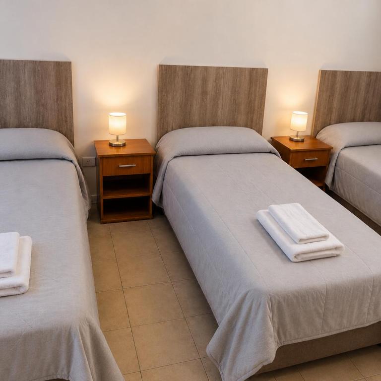Kin Hotel - Habitación Triple - 1