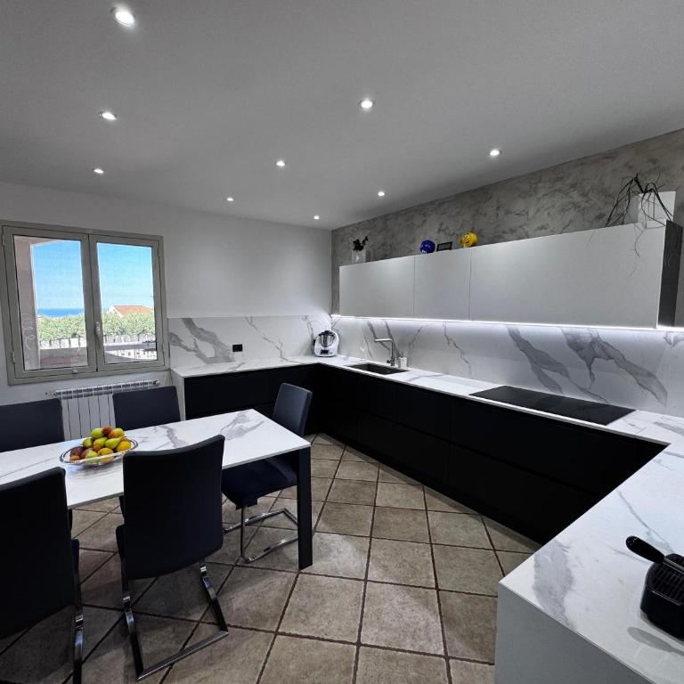 Dimora del Principe - Appartamento Premium con 3 Camere da Letto e Balcone - 26