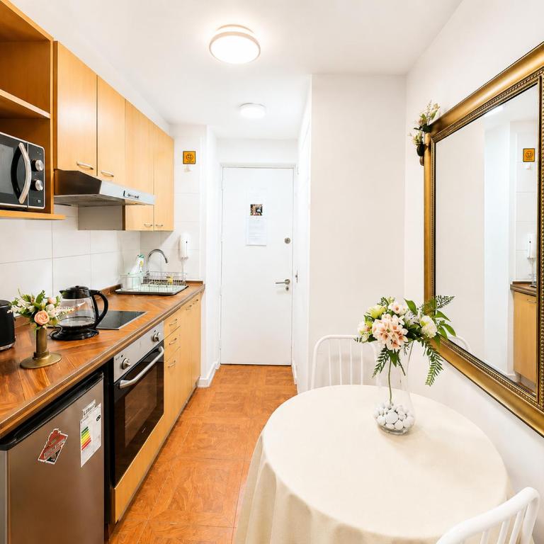 Amoblado 11A pasos Metro Santa Lucía - One-Bedroom Apartment - 13