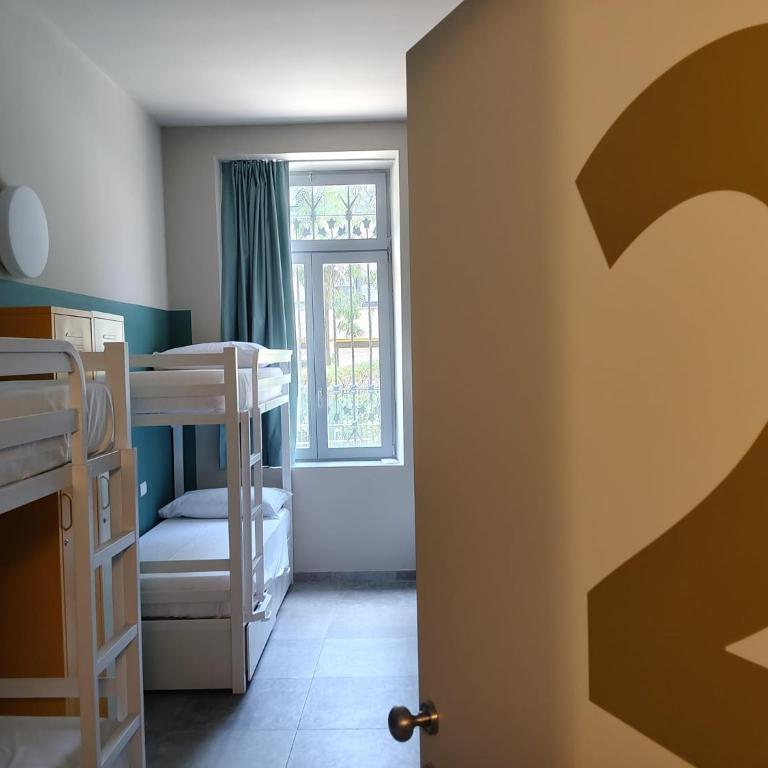 Carro Hostel - Monza Centro - Dormire bene Fare bene Scegli Bene! - Posto Letto in Dormitorio per 6 Persone - 1