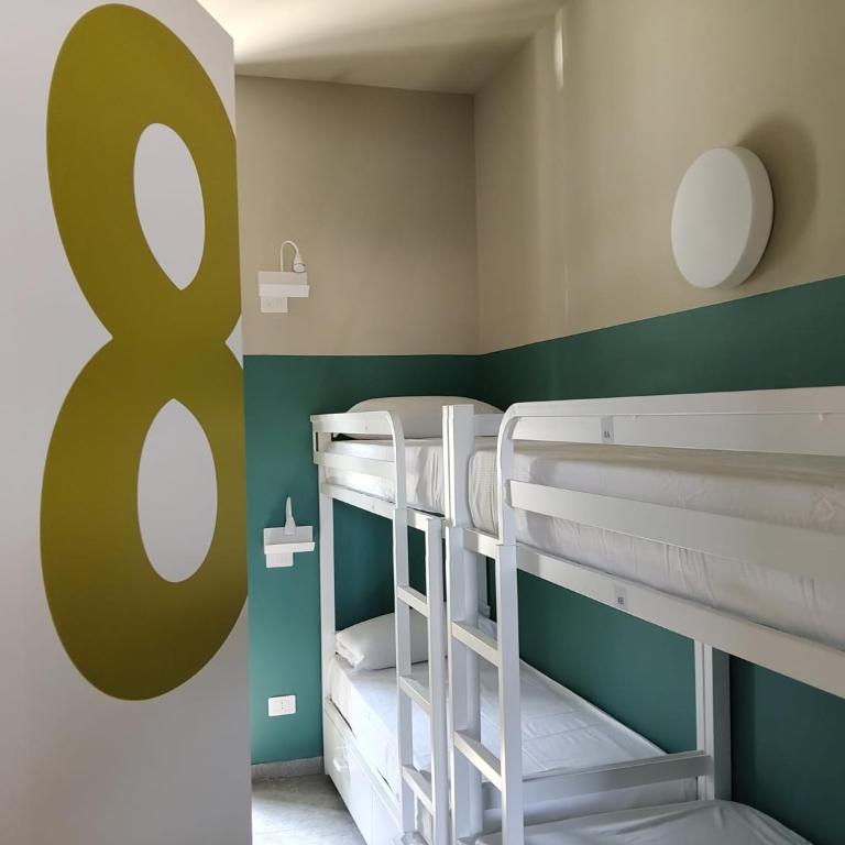 Carro Hostel - Monza Centro - Dormire bene Fare bene Scegli Bene! - Posto Letto in Dormitorio Femminile per 4 Persone - 1
