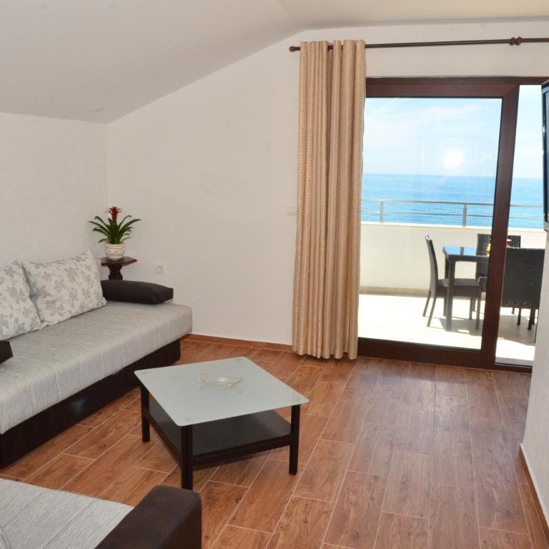 Villa Marinero - Two-Bedroom Apartment - 18