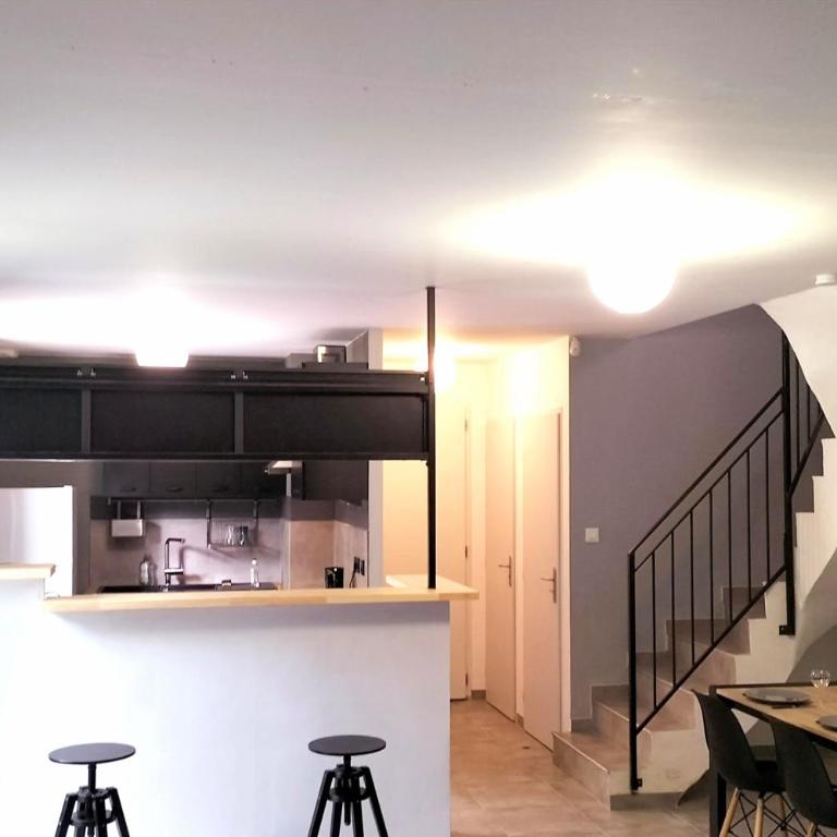 House with Garden and Parking - Close to Beaches - Ferienhaus - 2