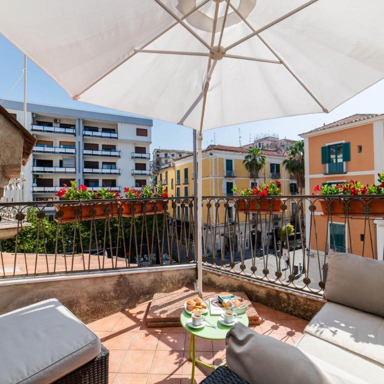B&B Portanova - Family Suite with Balcony - 53