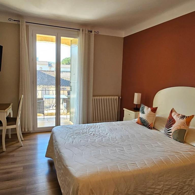 Le Castelet des Alpilles - Chambre Double Supérieure avec terrasse ou balcon - 13