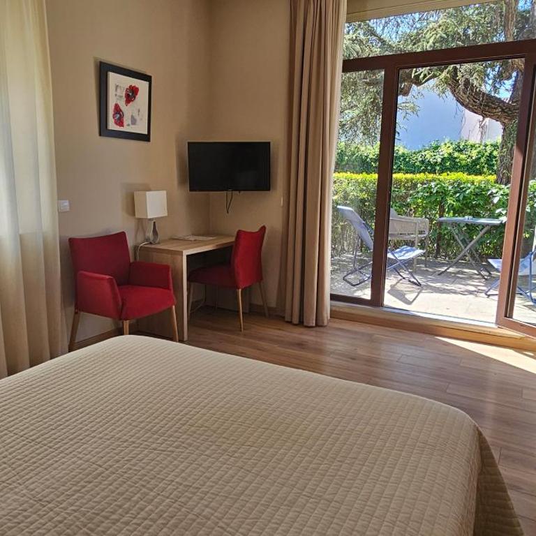 Le Castelet des Alpilles - Chambre Double Supérieure avec terrasse ou balcon - 12