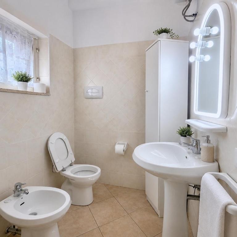 Conchiglia Family & Pet Friendly - Fenced Garden - 2BR - Near the Sea - Wi-Fi - AC - BBQ - Casa con 2 Camere da Letto - 12