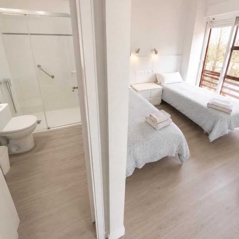 Residencia Universitaria "RUDMA HOSPITAL DEL REY" - Chambre Lits Jumeaux - 3