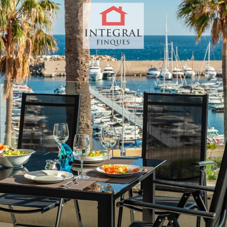 Port Nou Apartament Palamós - Three-Bedroom Apartment - 1