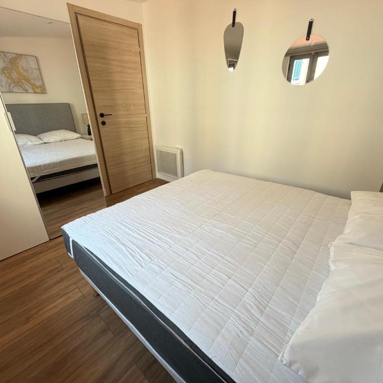 11 rue ROUGUIERE - Appartement 2 Chambres Deluxe - 17