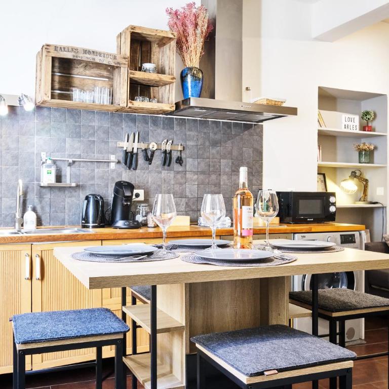 Très beau Duplex "Succès"- Coeur d'Arles- Clim-Linge fourni - Apartamento - 13